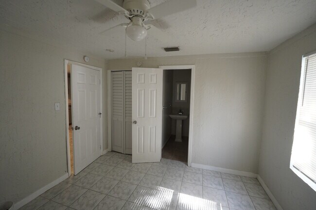 Foto del edificio - 431 NW 12th Ave