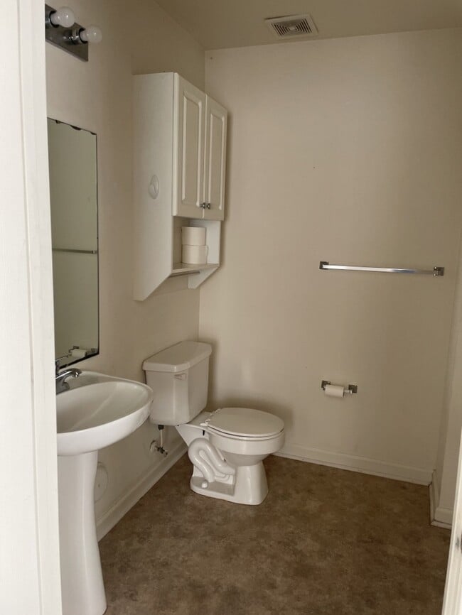 Building Photo - 221 University Village Dr