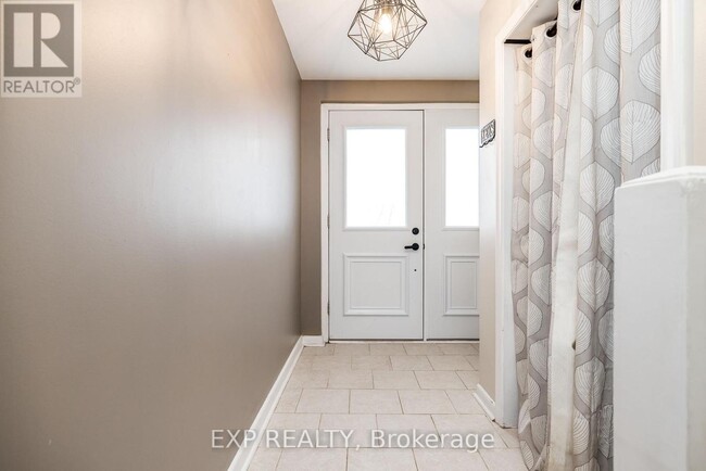 Building Photo - 972 Arkell St