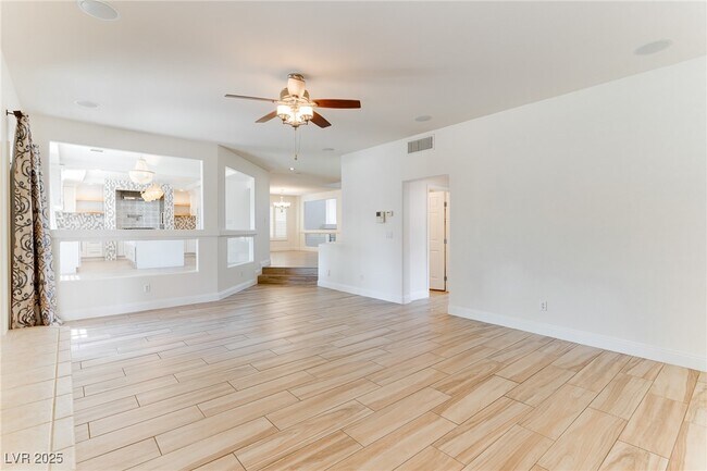 Foto del edificio - 6585 Coronado Crest Ave