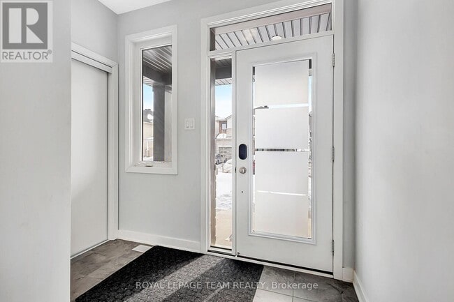 Building Photo - 1019 Showman St