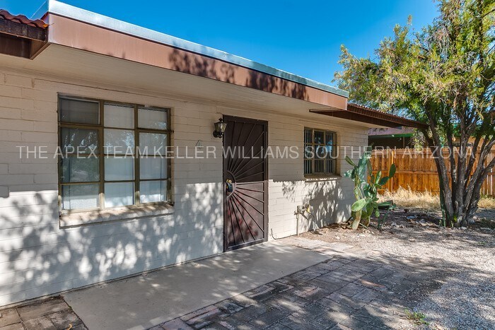 Primary Photo - 3657 N Los Altos Ave