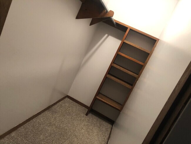 Foto del edificio - 2059 S White Oak Dr