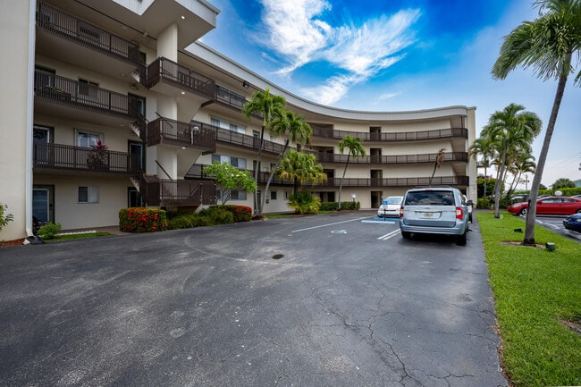 Building Photo - 300 Waterway Dr S