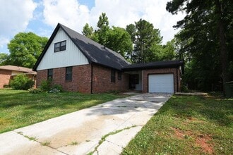 Building Photo - 2819 Broadview Dr NW