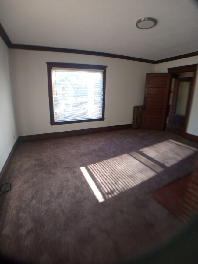 Building Photo - 220 W Lapeer St