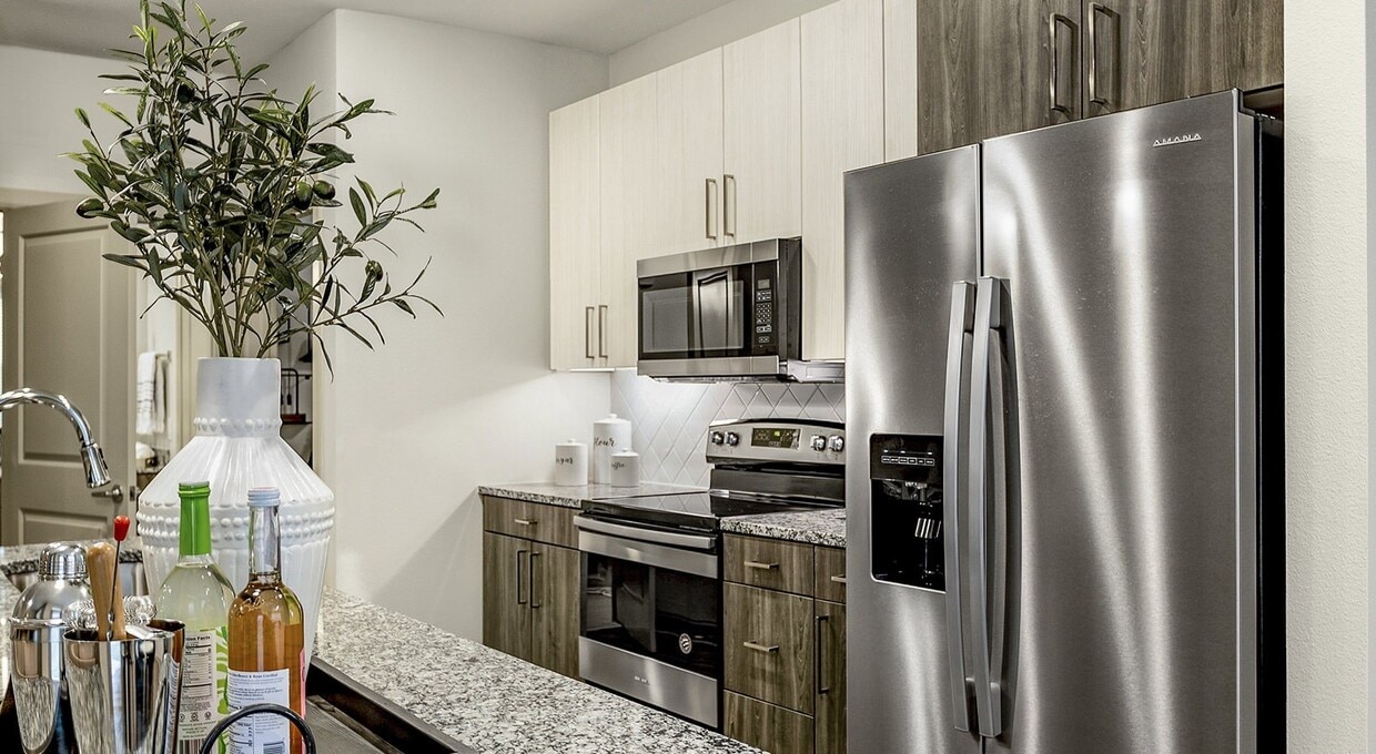 Primary Photo - 7100 Uvalde Rd