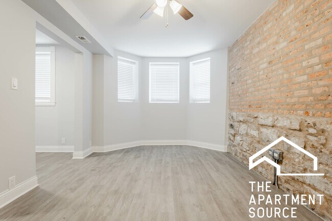 Foto del edificio - 2647 N Sacramento Ave