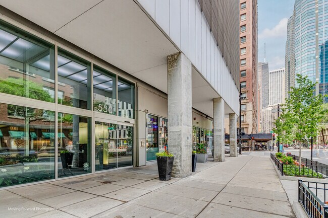 Foto del edificio - 550 N Saint Clair St