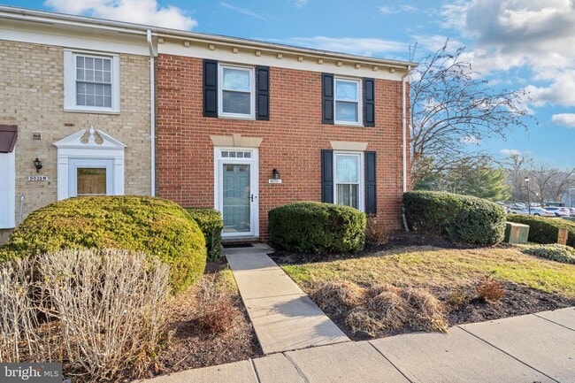 Building Photo - 9035 N Laurel Rd