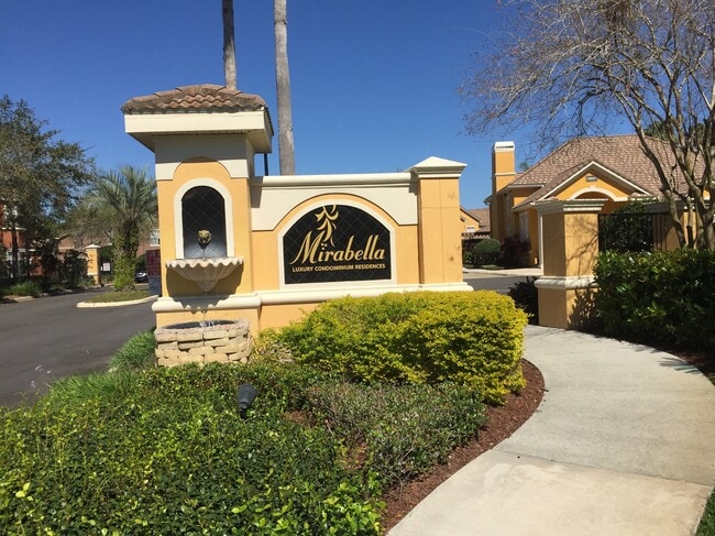 Building Photo - 8807 Villa View Cir