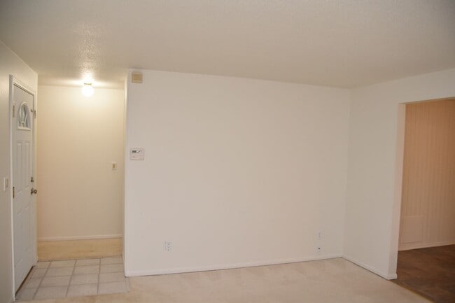 Building Photo - 3 Bedroom 1 Bath University Place Rambler on Quiet Cul De Sac