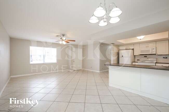 Building Photo - 1505 NE 10th Ln