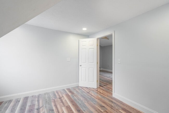 Building Photo - 87 Brookfield Rd