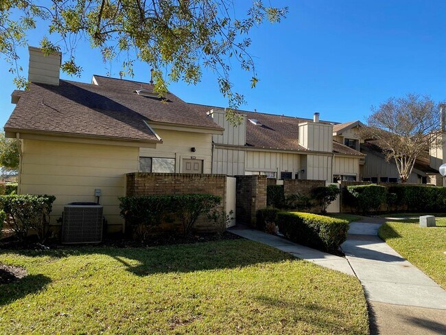 Lindo patio privado para disfrutar con amigos, familia y barbacoa. - 3232 Windchase Blvd