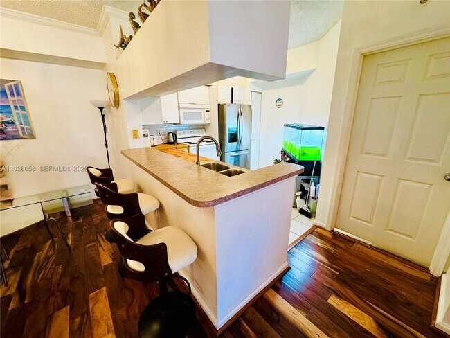 Building Photo - 17150 N Bay Rd