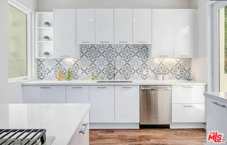 Foto del edificio - 95 N Sierra Bonita Ave