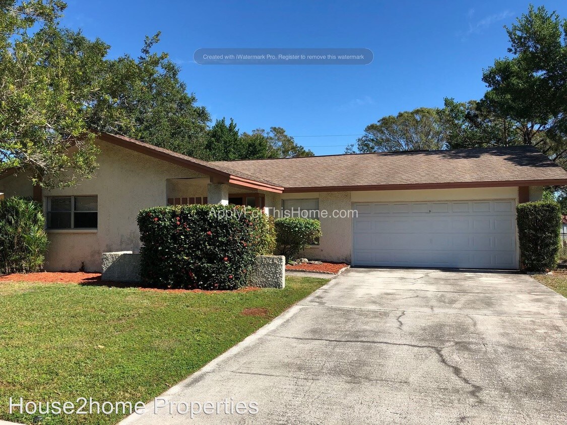 Primary Photo - 3 br, 2 bath House - 1371 Amberlea Dr. E.