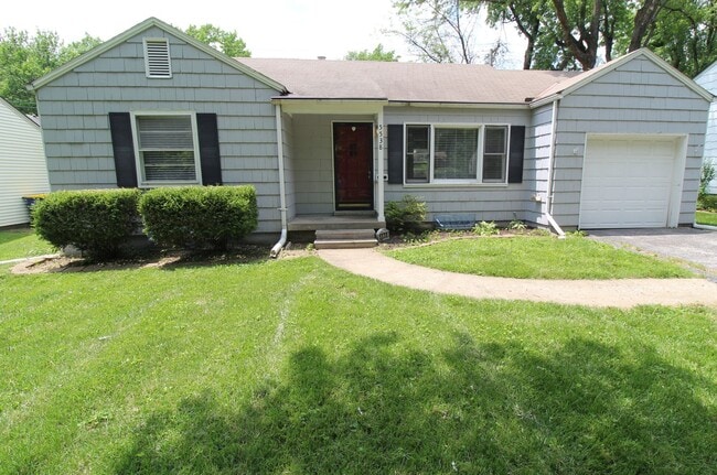 Building Photo - 2 Bedroom 1 Bath Home in Mission Kansas