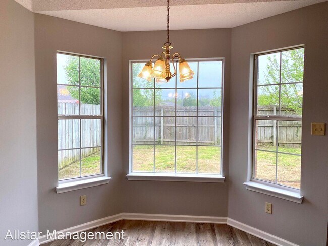 Foto del edificio - 5 br, 3 bath House - 5941 Alexandria Lane