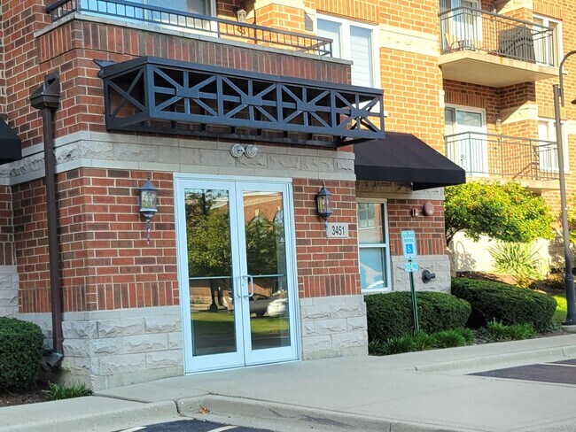 Building Photo - 3451 N Carriageway Dr