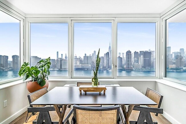Building Photo - 2 bedroom in LONG ISLAND CITY NY 11109
