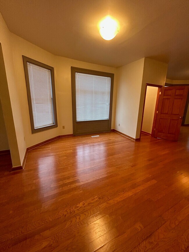 Living Room 2 - 960 N 34th St