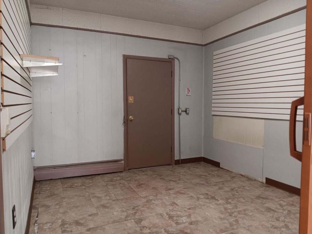 Foto del edificio - 410 E Iroquois St