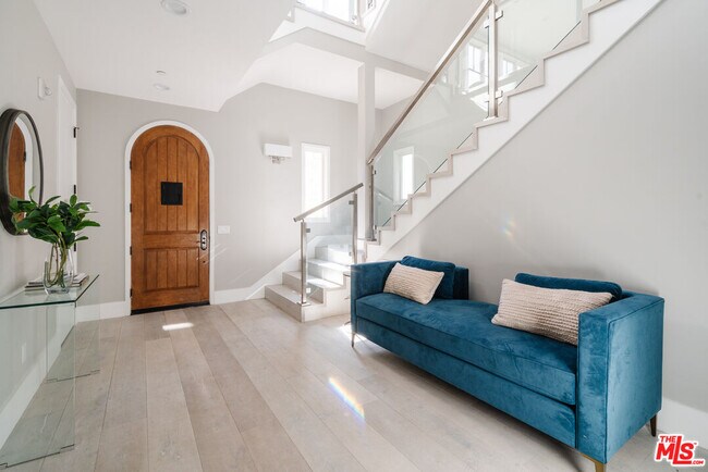 Foto del edificio - 13065 Bluff Creek Dr