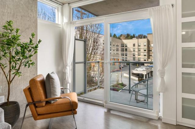 Building Photo - 1 bedroom in Seattle WA 98109