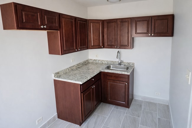 Building Photo - 1635 W Morse Ave