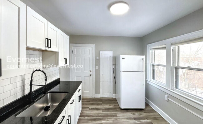 Building Photo - 466 E Oakland Ave