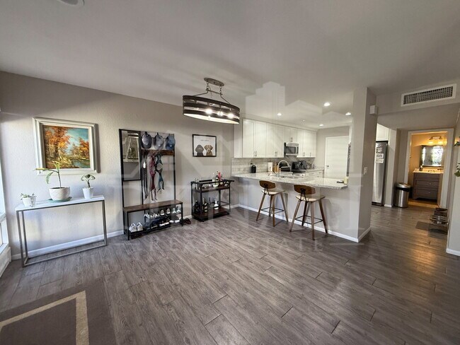 Foto del edificio - 7920 E Arlington Rd