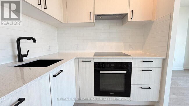 Building Photo - 5 Quarrington Ln