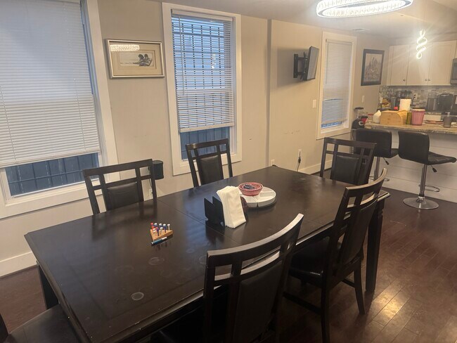 Foto del edificio - 5806 Field Pl NE