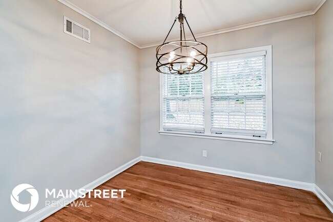 Foto del edificio - 1619 Ivy Rd