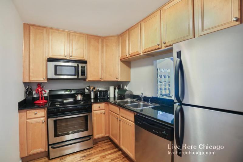 Primary Photo - 4610 N Clarendon Ave