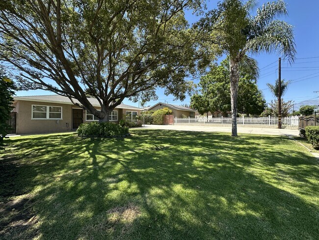 Foto del edificio - 12776 Ross Ave