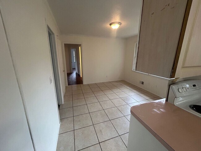 Foto del edificio - 3 bed, 1 1/2 bath  Forest Acres brick home located off of Satchel Ford Rd