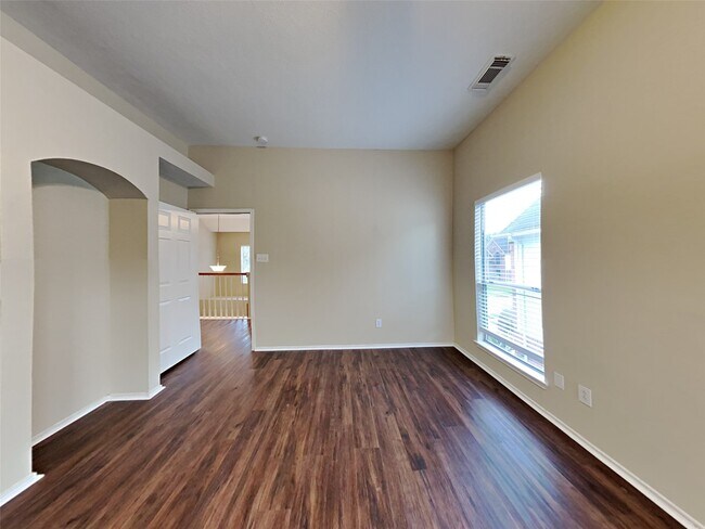 Foto del edificio - 2218 Laurel Oaks Dr