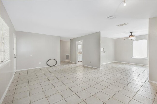 Building Photo - 25107 Tuckahoe Ln