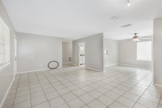 Foto del edificio - 25107 Tuckahoe Ln