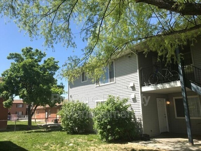 Building Photo - 1607 Checola St