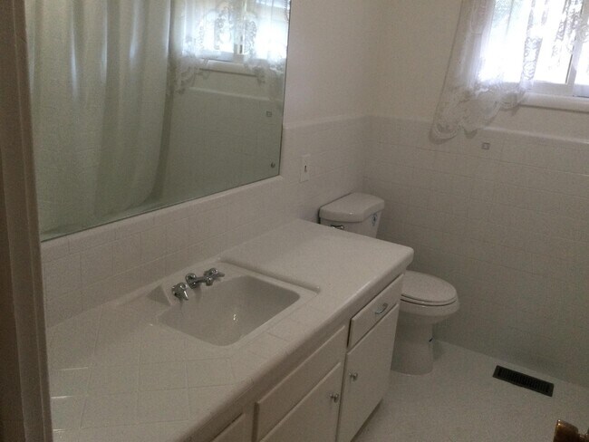 Foto del edificio - 30 N Main St