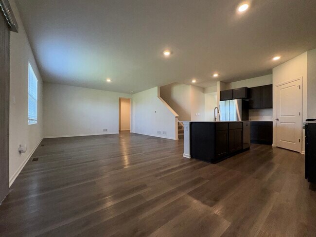 Foto del edificio - 13520 Carmel Blvd