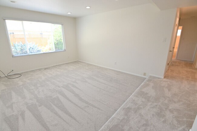 Foto del edificio - 5659 Lathrop Dr