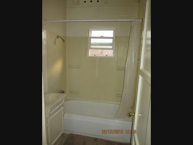 Building Photo - 221 Highland Dr
