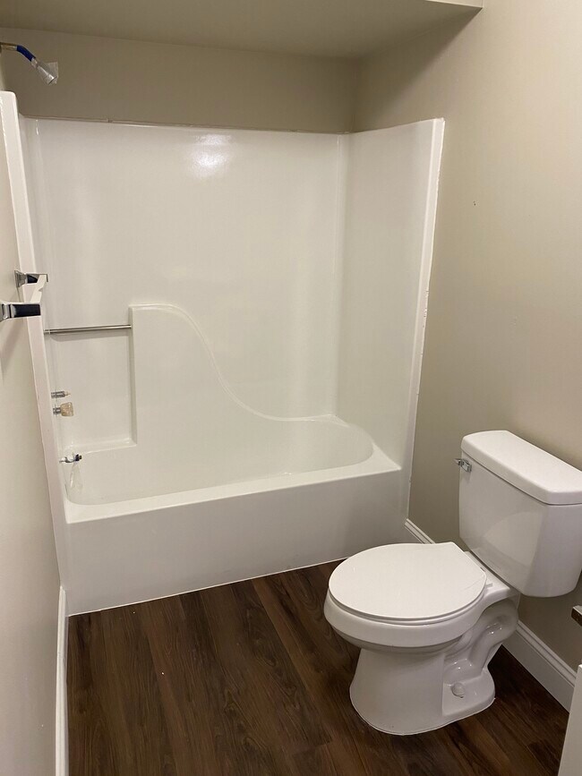 Huron River Wyandotte Apartments 2700 6th St Wyandotte, MI