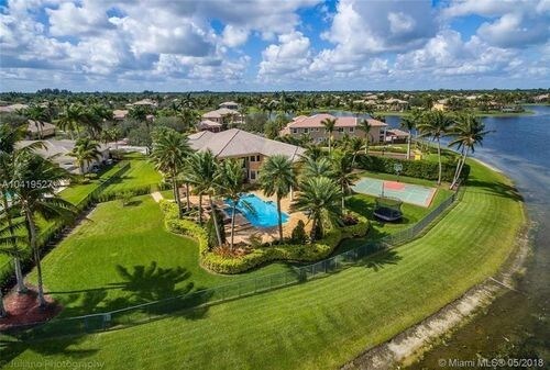 Foto del edificio - 3716 Saratoga Ln