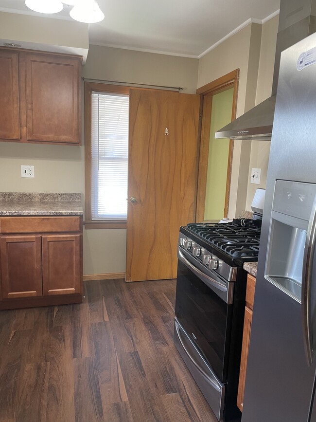 Kitchen - 4518 Lawndale Ave